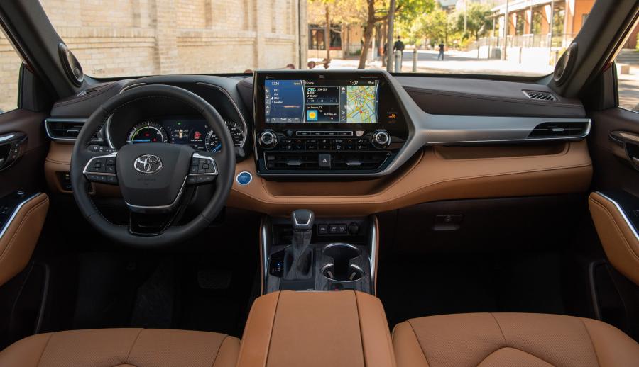 Торпедо Toyota Highlander Hybrid Platinum AWD 2019 года  (фото 16 из 67)